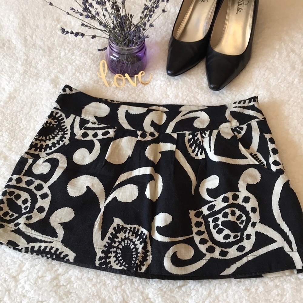 Forever 21 Black and Cream Mini Skirt